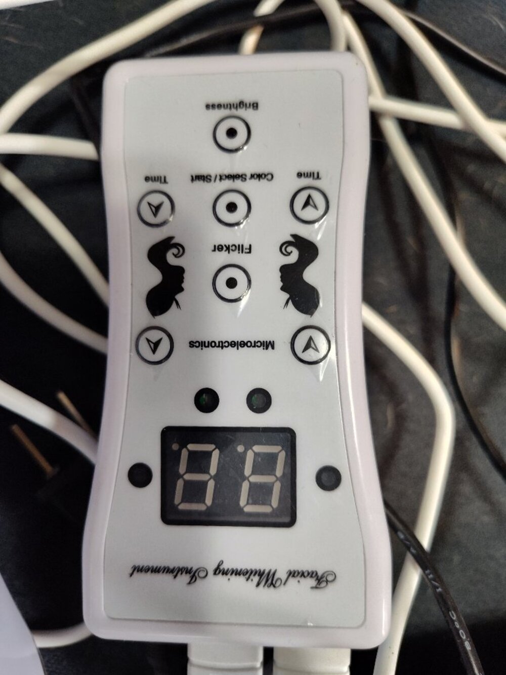 Nutriskin LED Red Light Facial and Neck Mask Light Therapy Device - Picture 10 of 10